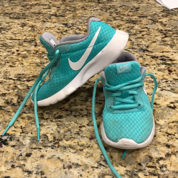 Nike Other - Girls Nike Tanjun Sneaker